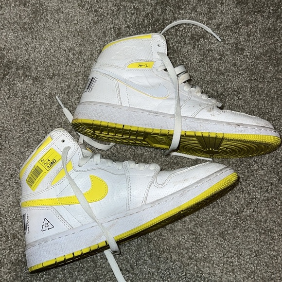 Air Jordan 1 Retro High OG ‘First Class Flight’ size 5.5Y/7 women’s - Picture 3 of 3